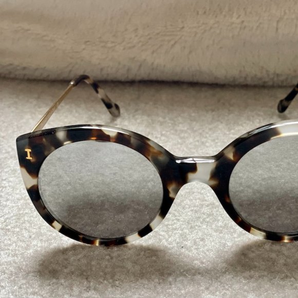illesteva Palm Beach Sunglasses -White Tortoise/Mirror Lens main image 5